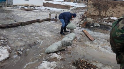 Атырау топит талыми водами (ВИДЕО)