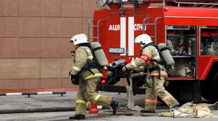 Балалар төрт қабатты үйді өртеп жіберді