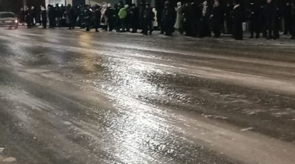 Утро в Уральске началось ледяным дождем и обледеневшими дорогами.