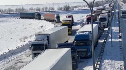 Ақтөбе облысы аумағында үш мыңға жуық жүк көлігі  бес күннен бері қаңтарылып тұр