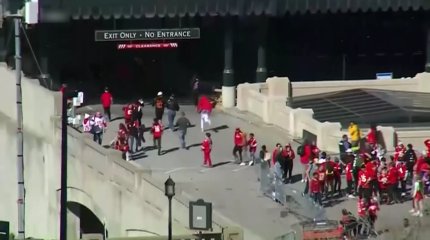 АҚШ-та жеңімпаздардың шеруі кезінде жаппай атыс болды