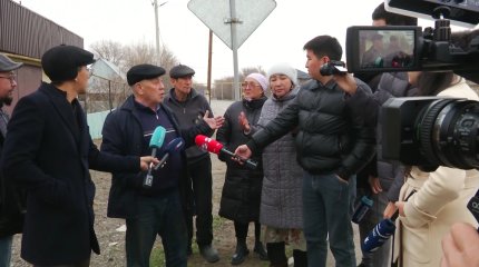 "Май шығаратын зауыттың иісіне тұншығып отырмыз", - тұрғын