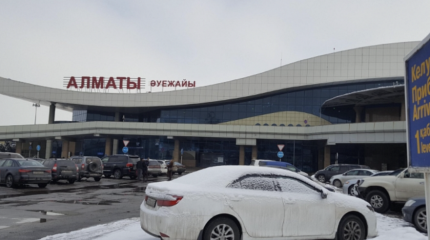 Авиарейсы отменяют в Алматы из-за снегопада