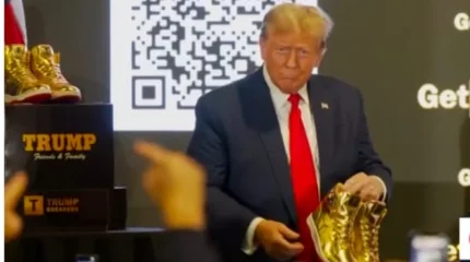 «Ешқашан берілме»: Трамп өзінің кроссовкаларын шығарды