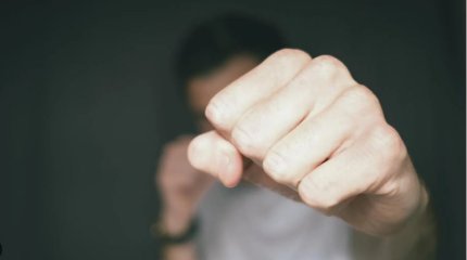 Посетитель подрался с врачом в Костанайской области