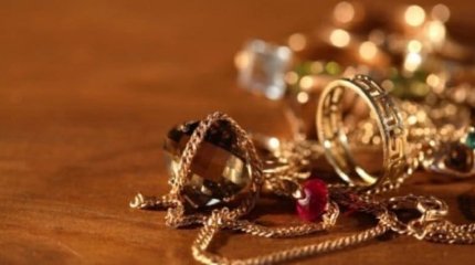 Астанада құрбысына қонаққа барған әйел үйін тонап кетті