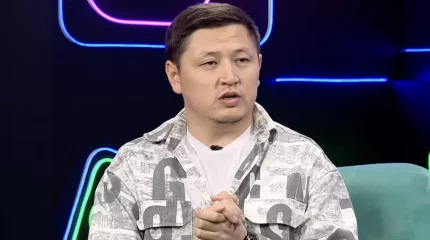 "27 қабатты үйде бір отбасы ғана тұрады": Нұрболхан Шарапов Үндістандағы ең бай адамның үйіне барды