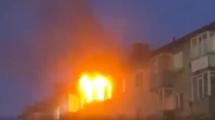 Бойцы СОБРа спасли семью от взрыва газового баллона в Семее (ВИДЕО)