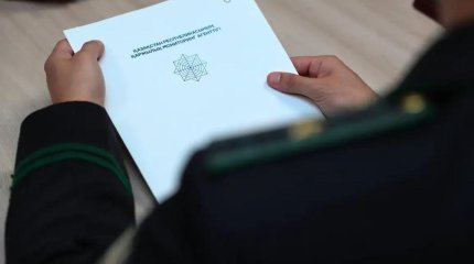 Шымкент тұрғыны дәмханалардың бірінде 1900 АҚШ доллары көлеміндегі жалған ақшаны сатпақ болған