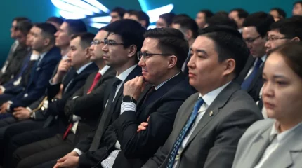 Таңнан кешке дейін жұмыс істейтін мемлекеттік қызметкерлерге өтемақы төленеді