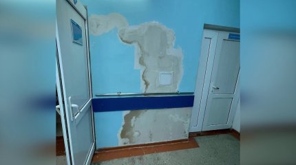 Потеки на стенах и старые кровати: актюбинцев возмутило состояние детской больницы