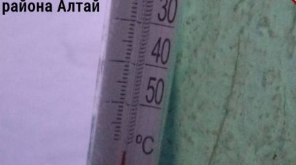 Жители ВКО распространяют фото, где термометры показывают температуру ниже -50