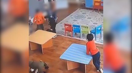 Балабақшада таяқ жеген бүлдіршін ауруханада жатыр