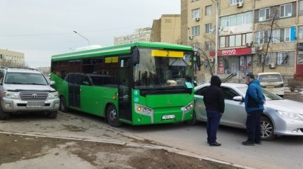 Автобус с пассажирами попал в ДТП в Актау
