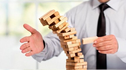 Возможен крах в делах: о чём предупреждают звёзды 26 февраля