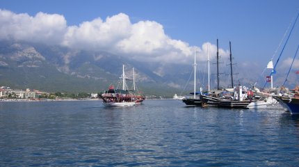 Түркиялық оқушылар әлемдегі ең үлкен мектеп-кемеде біліп алып жүр