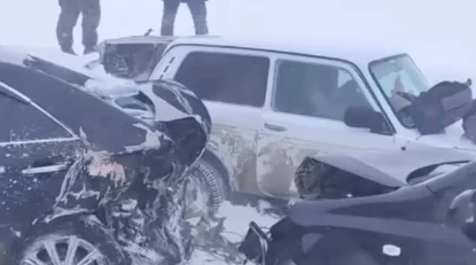 Зардап шеккендер бар: Ақмола облысында тас жолда 11 көліктің қатысуымен жол апаты болды