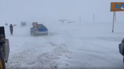 Метель и ветер: в Казахстане закрыты 16 участков трасс