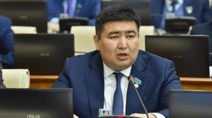 "Парламенттің рөлін күшейтіп, партияның да халық алдындағы жауапкершілігін арттырды"- Е. Бейсенбаев