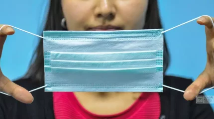 Мәжілісте коронавирусқа байланысты маска тағып келу міндеттелді