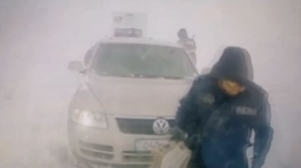 Десятки аварий зафиксировали на заметенных костанайских трассах