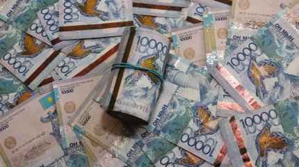 «Виноваты» премии: средняя зарплата в Казахстане выросла почти до 400 тысяч тенге
