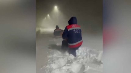 На коленях сквозь буран: самоотверженных фельдшеров обещают отметить в Минздраве