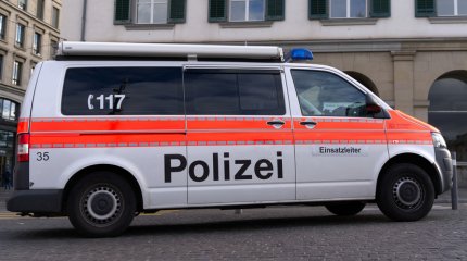 Мужчина с топором захватил в заложники пассажиров поезда в Швейцарии