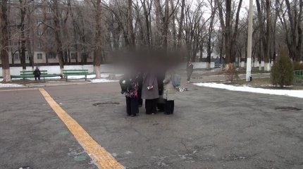 Таразда тоғызыншы сынып оқушысы құрбысын кешкі серуенге шақырып, тамағына пышақ сұқты