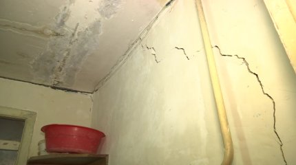 Трещины по стенам и потолкам: за свои жизни боятся жильцы сразу нескольких домов в Жанаозене