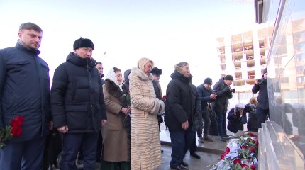 Сенат Төрағасы «Қазақ еліне мың алғыс» монументіне гүл шоғын қойды