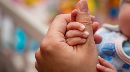 Женщина четыре раза продала своих детей в Атырау