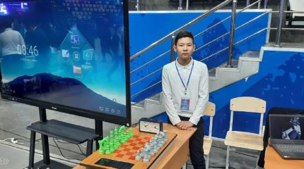 Абайский школьник сделал шахматную доску с солнечной батареей