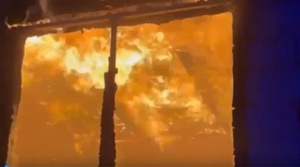 Строящийся дом загорелся в Шымкенте