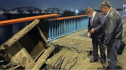 В Семее после сильного ветра пропал интернет