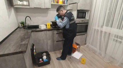 Зейнеткердің 100 млн теңгесін жымқырған ұрыларды криминалист қораптағы аяқ іздері арқылы тапты