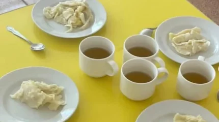 Тұшпара орнына езіліп қалған қамыр: Қостанайда ата-аналар мектеп асханасындағы тамаққа шағымданды