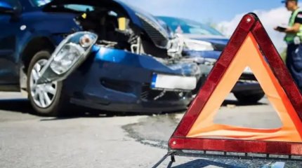 Семей - Павлодар тас жолында көлік аударылып, төрт адам зардап шекті