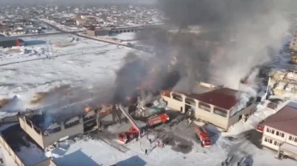 Огромный склад загорелся в Астане