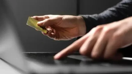 Петропавл тұрғыны мен банк қызметкері зейнеткерді интернет-алаяқтан құтқарды