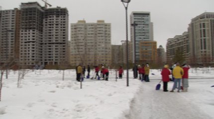 День обновления: около 50 столичных волонтёров очистили парк от снега