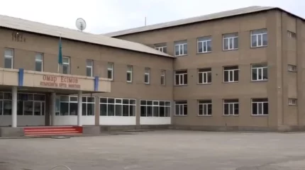 "Омыртқасы сынған": Түркістан облысында оқушы қыз мектептің үшінші қабатынан құлап кетті