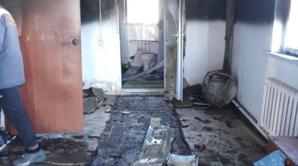 Полицейский, рискуя жизнью, спас семью из пожара в Актюбинской области