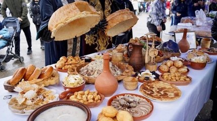 Кентауда мейрамға орай 1 тонна бауырсақ таратылды