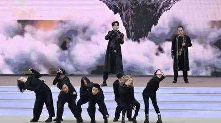 Димаш Құдайберген Алматыдағы Наурыз мейрамында өнер көрсетті