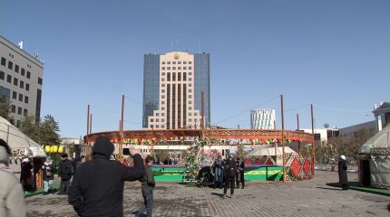 Қазақ елі монументі алаңында әрбір дәстүрдің тарихы түсіндіріліп, жөн-жоралғысы үйретілуде