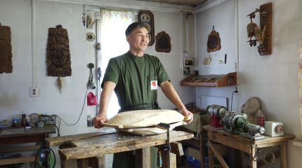 Секретами изготовления казахской национальной посуды поделился умелец из СКО