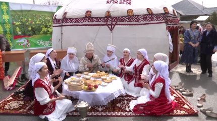 Мерекені тамашалау үшін Түркістанға  келген турист көп