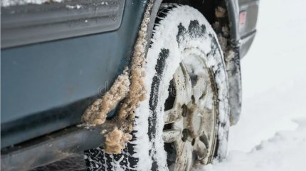 Автомобиль опрокинулся в области Абай: пострадали четыре человека