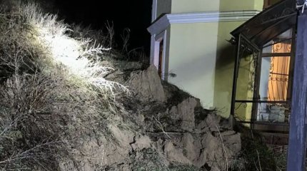 Алматы облысында сырғыма түсіп, екі үйге зақым келтірді